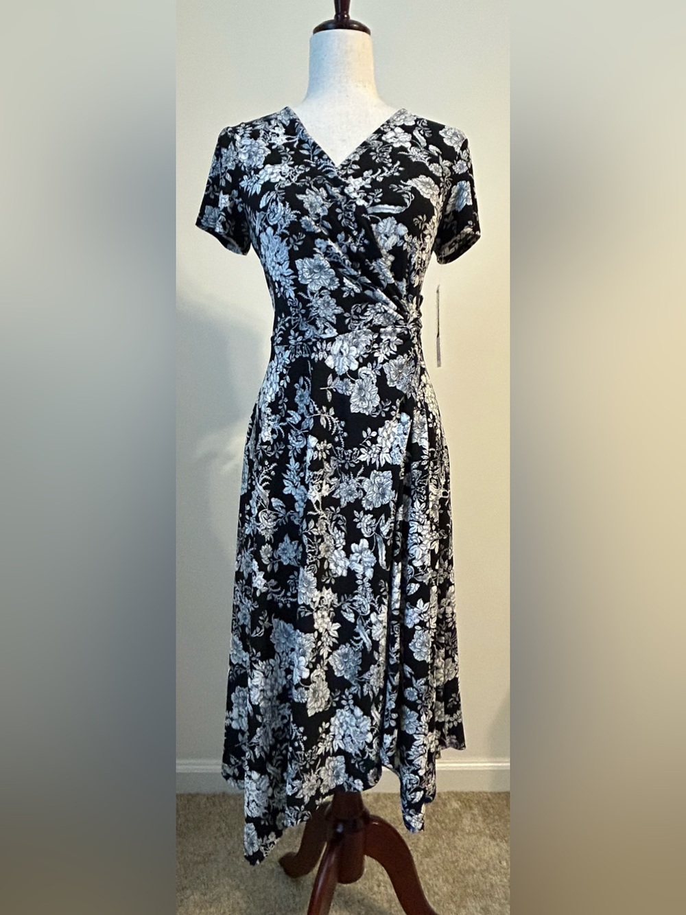 NWT Perceptions New York Floral Faux Wrap Handkerchief Midi Dress Small